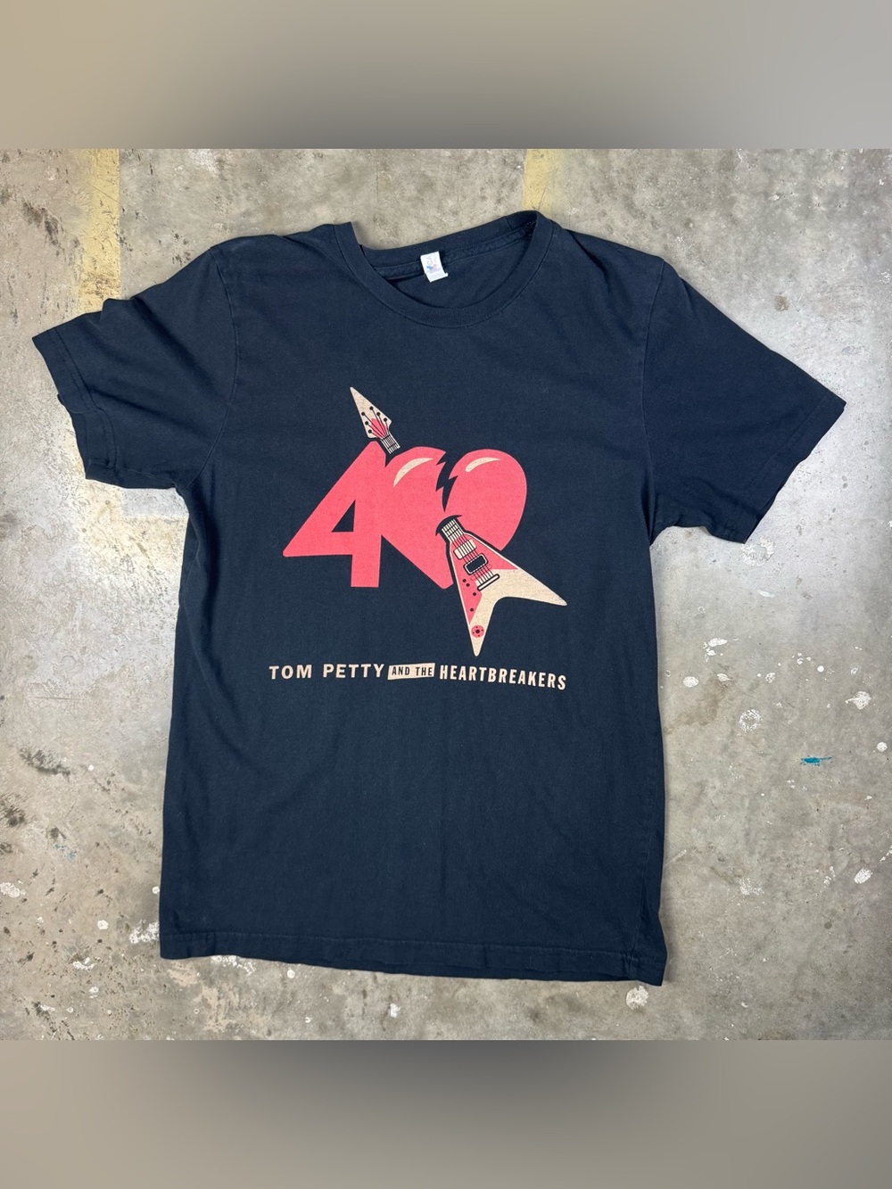 Tom Petty and the Heartbreakers T-Shirt Sz Medium 2017 Final Tour Rock Band Tee